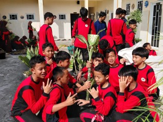 Gerakan Sekolah Hijau SMP Al-Amaanah Polokarto