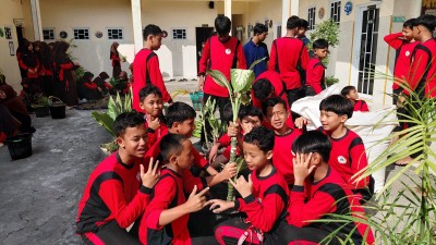 Gerakan Sekolah Hijau SMP Al-Amaanah Polokarto